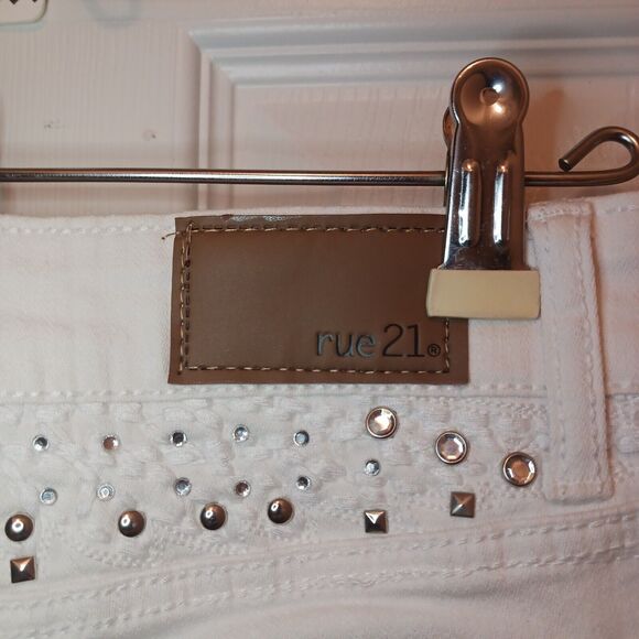 Rue 21 Curvy Capri Jeans NWT Size 15/16 White Denim Women's - Picture 8 of 13